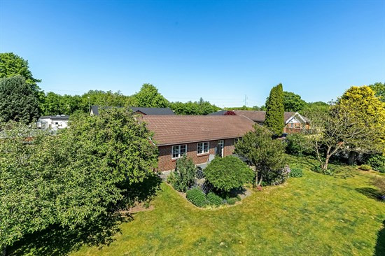 Let og overskuelig villa på 114 m2, tæt på alt det man har brug for i hverdagen!