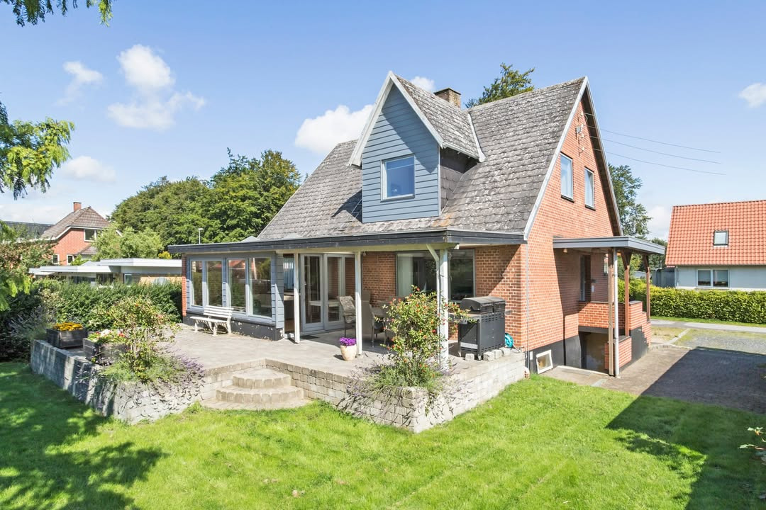 Murermestervilla i Hedensted med charme fra 1954 tilbyder 226 etagemeter - EDC Mæglerne Hedensted