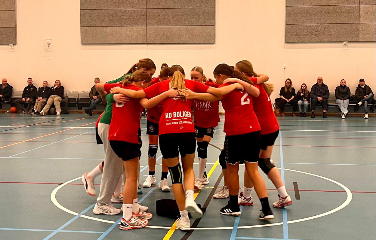 Flot sejr til Brønderslevs U13-piger: “Vi er glade, og har det fedt med at spille håndbold”