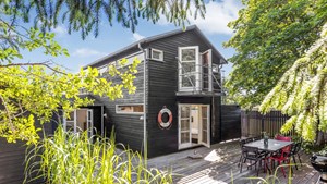 Til salg hos Nybolig Hjørring: Charmerende og unikt sommerhus med skøn beliggenhed i Tversted