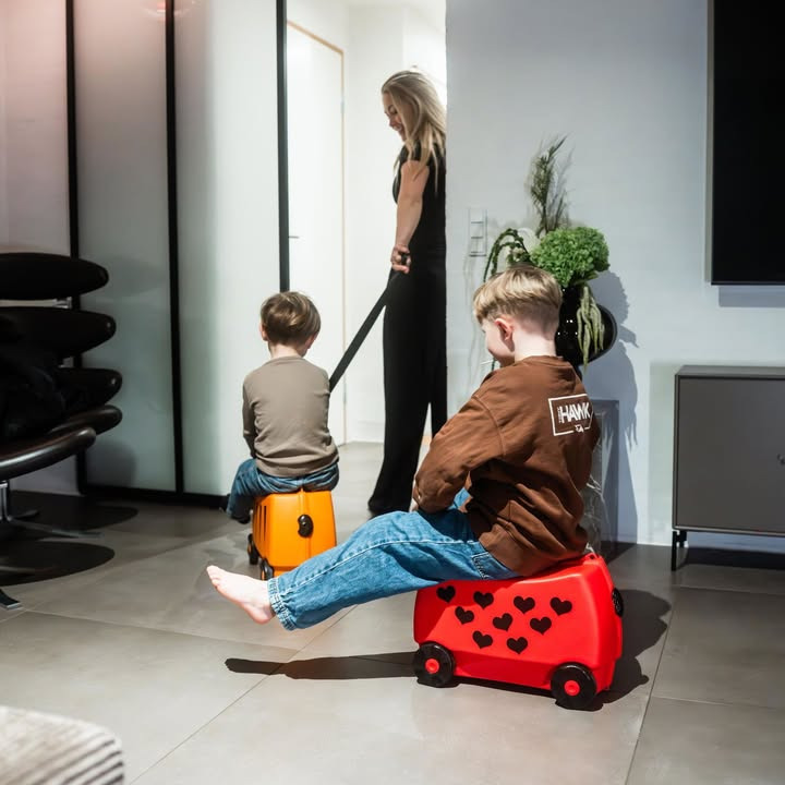 Tilbud på børnekufferter hos Min Købmand Øster Bjerregrav: Leg og sjov på farten