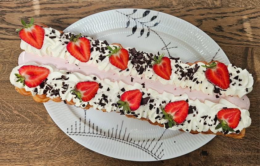 Løgstørvejens Bageri introducerer sommerwalesstang med jordbærmousse i morgen