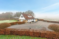 Luksusbolig netop kommet til salg i Gram: Se hvad du skal smide for Grams dyreste adresser her