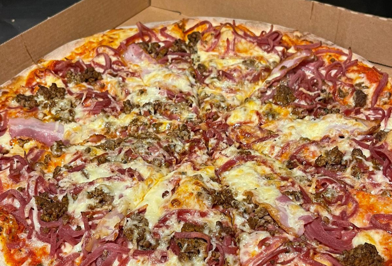 Oplev vinterhyggen med en lækker og varm pizza inde fra Lundens Spisehus