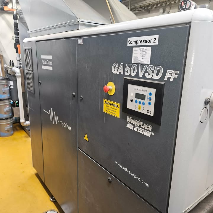 Bonde Maskiner fejrer installation af ny Atlas Copco kompressor