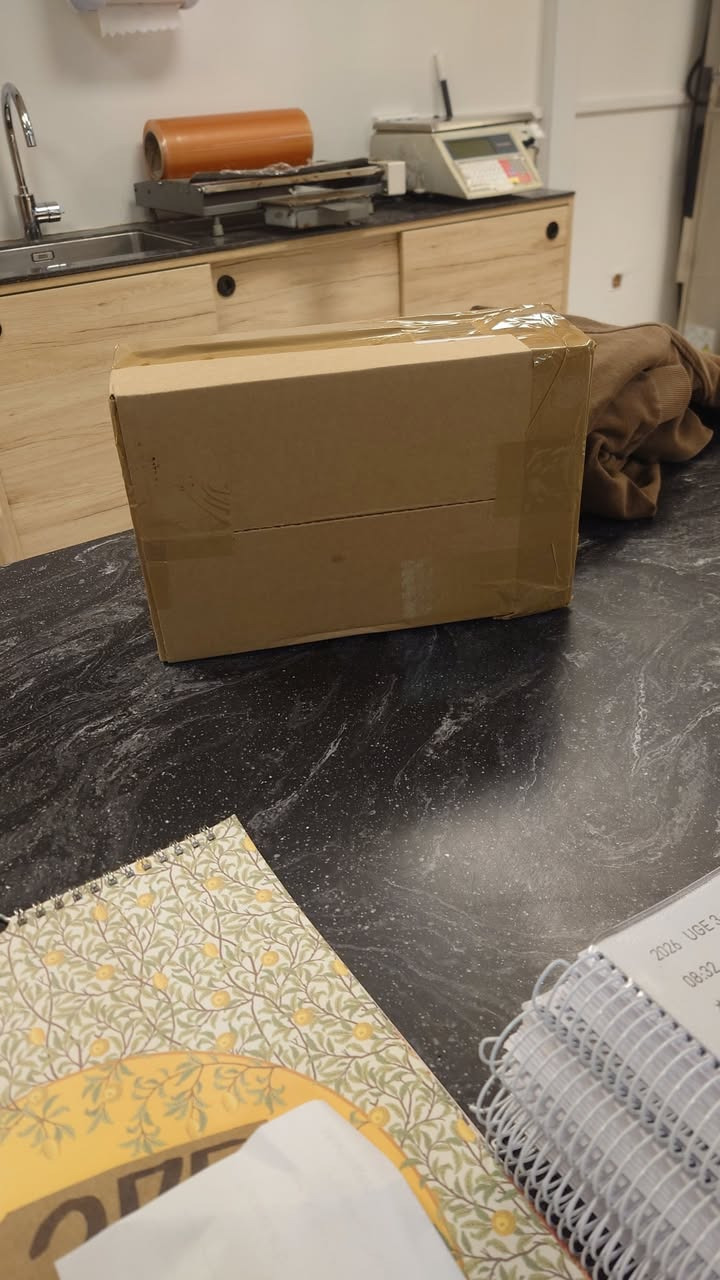 Meny Als beder kunder om hjælp til at finde ejer af pakkefejl ved kiosken