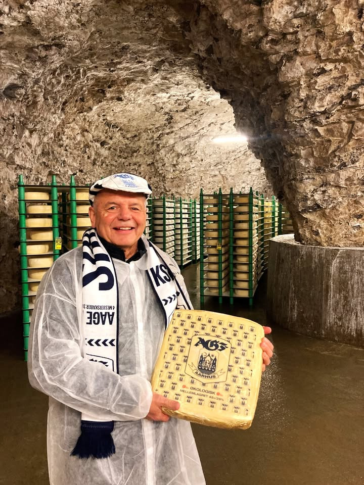 JAMA-OST/MANFRED SCHEDLER donerer rekordhøje 11.470 kroner fra AGF-Osten