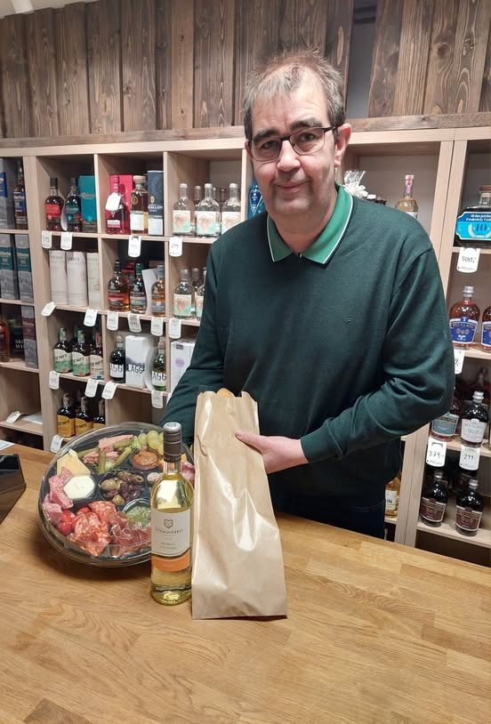 Fredericia Vinhandel tilbyder gratis vin med tapas take away