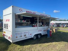 Slikhuset på Hjallerup Marked: gammeldags isvafler, softice og meget mere