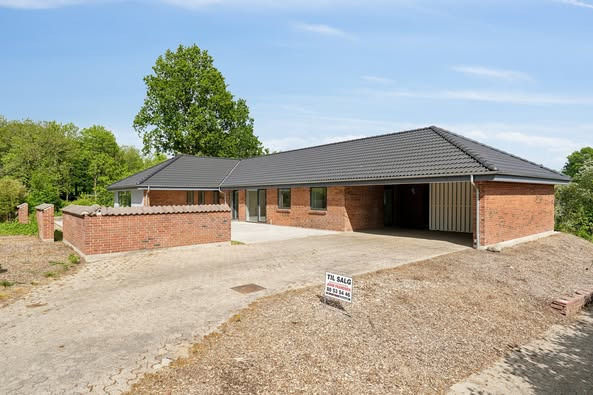 Rummelig villa til salg i Gjellerup