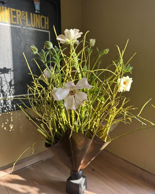 Fynbogården Blomster ApS tilbyder smukt pyntede vaser og urtepotter