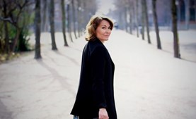 Kaya Brüel hylder Jomfru Ane Band på Nørre Vosborg Herregård