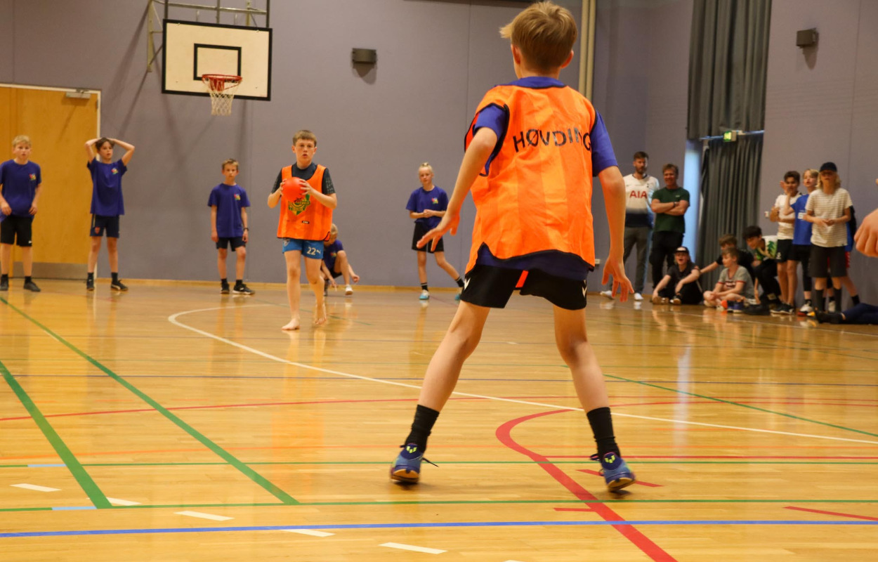 16 skoler kæmper om mesterskab i høvdingebold