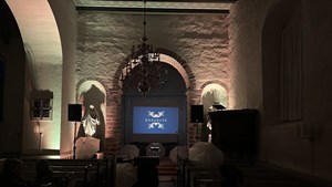 Oplev Kongelys' meditative klanglandskaber i Sankt Ols Kirke