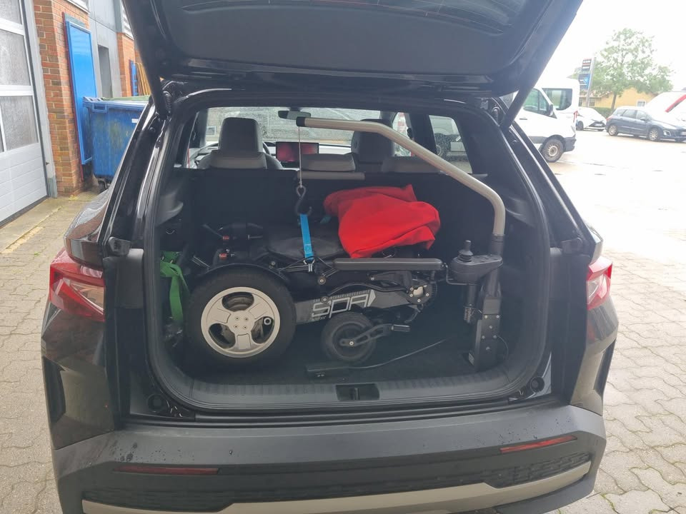 AutoFit A/S monterer B&S kran i Skoda Elroq for større mobilitet