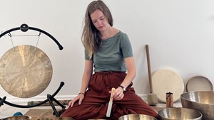 Soulful Sunday: Yin yoga og klangbad i Hammel