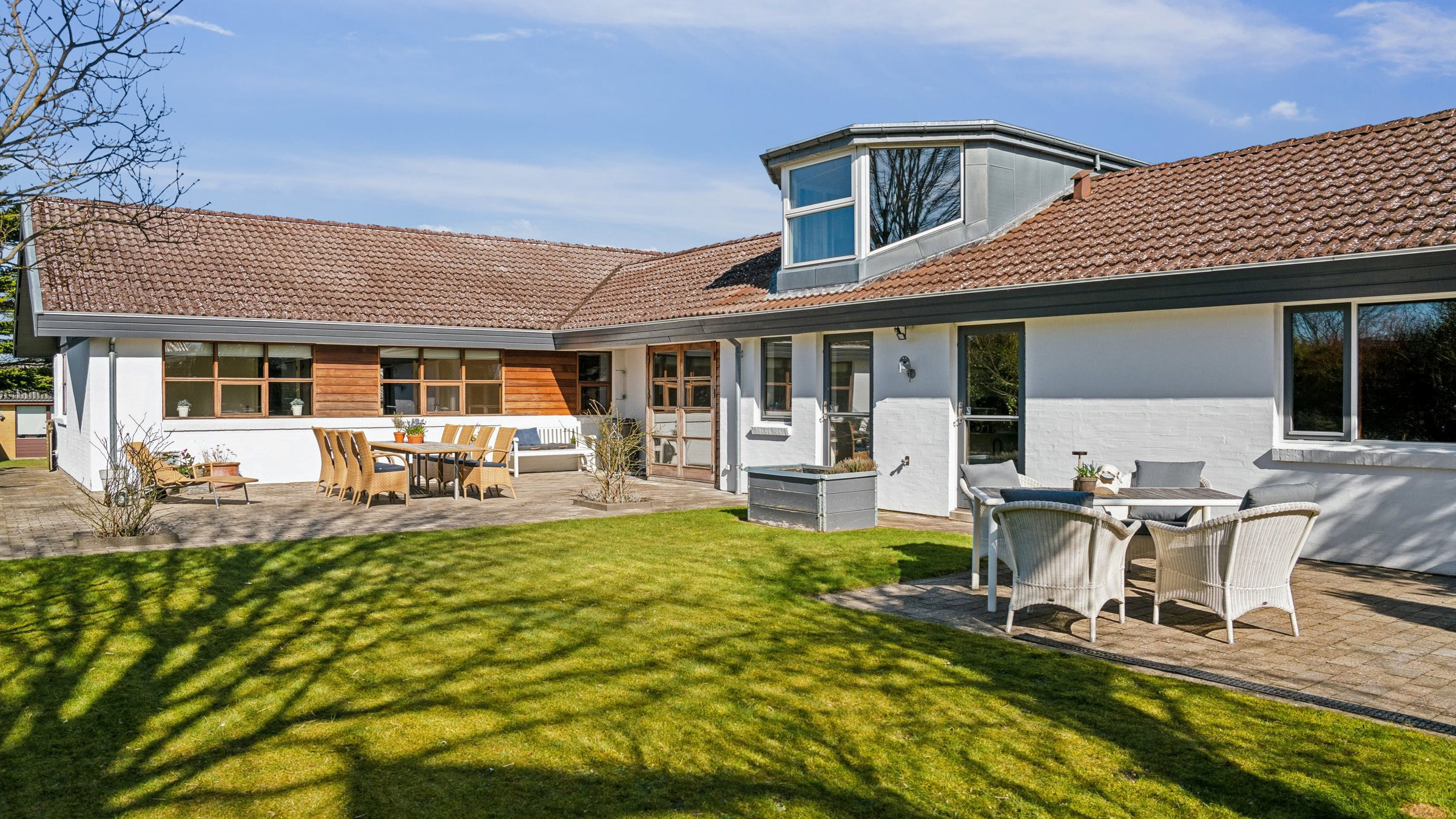 Helt unik og attraktiv villa i Ulvegravene - 221 m2 bolig + 50 m2 integreret garage!