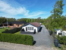 Home Brønderslev tilbyder moderniseret villa med stor garage i V. Hjermitslev