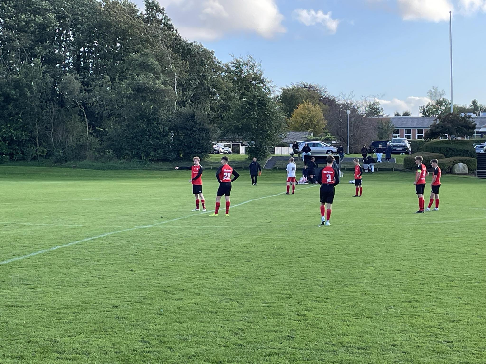 Struer Boldklub vinder 5-1 trods ujævnt spil – Ørum kræver forbedringer