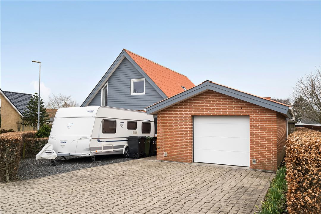 Til salg hos EDC Ejen­doms­grup­pen  Struer : Rummelig villa med fem værelser