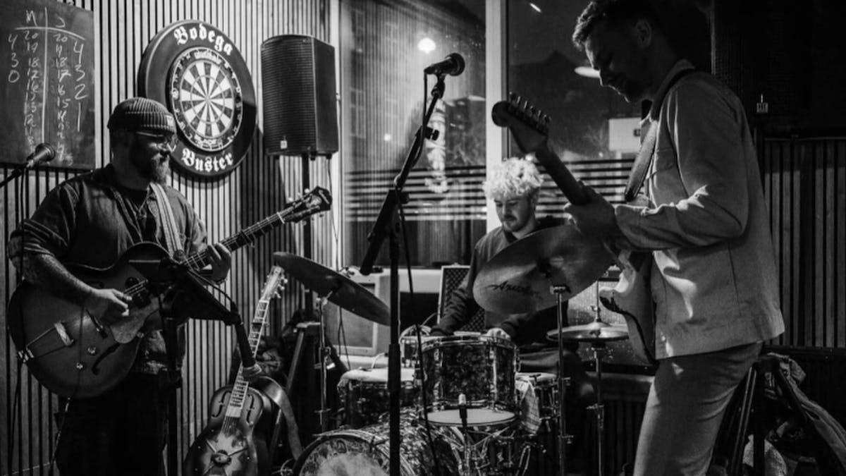 Festlige musikoplevelser på Fanø: Juleblues og Elvis-hits i Kædekassen