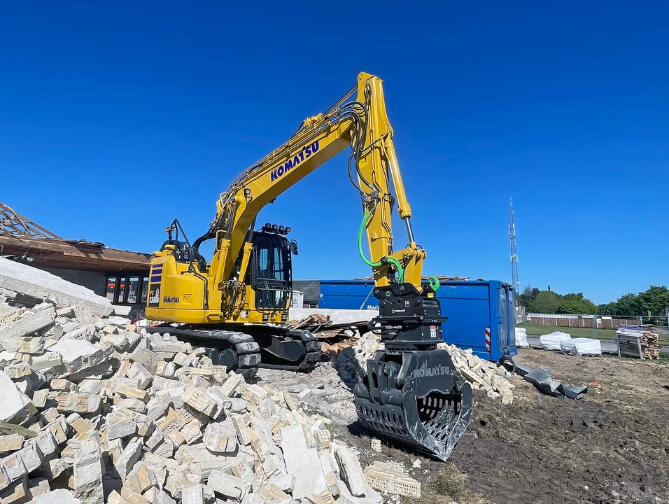 Toft Nedbrydning vælger ny Komatsu-løsning fra SCANTRUCK A/S