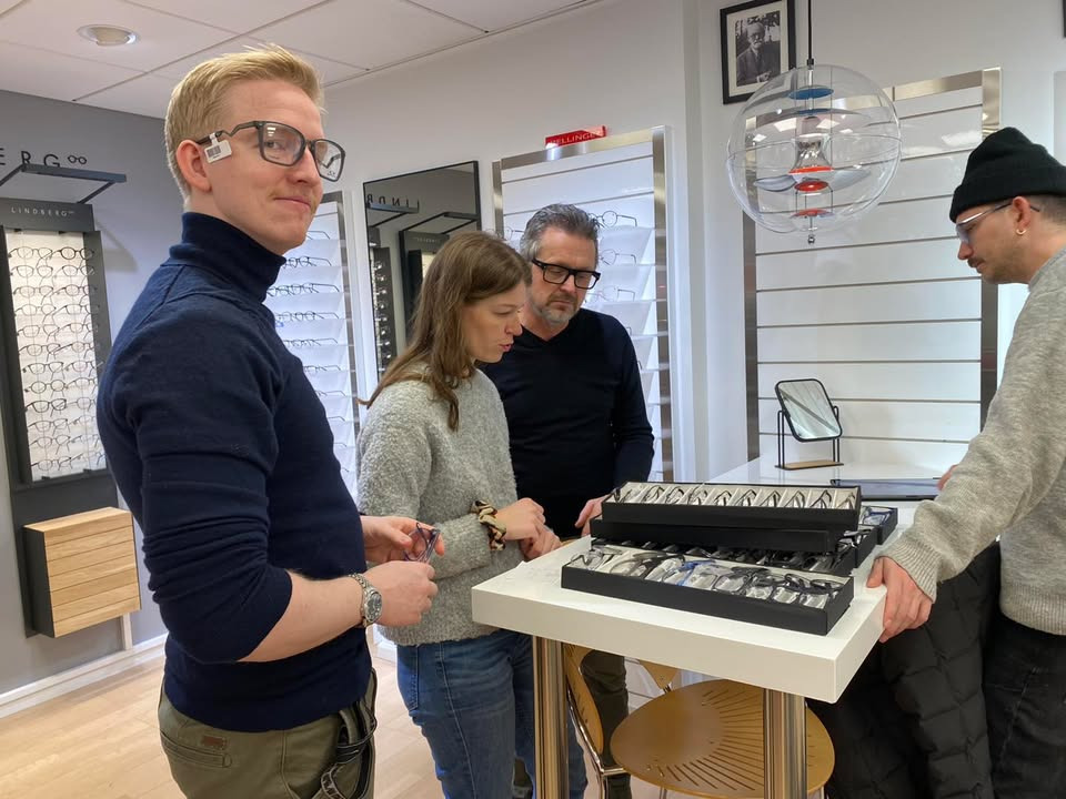 Oakley præsenterer frøinspirerede stel hos Thiele Optik Silkeborg