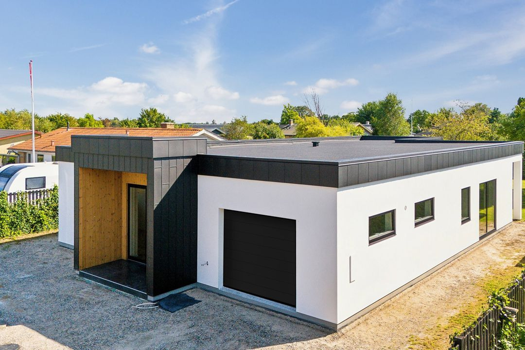 Ejendomsmæglerne Hansen & Thoft: Ny pris på nyopført villa med skøn have i Storvorde