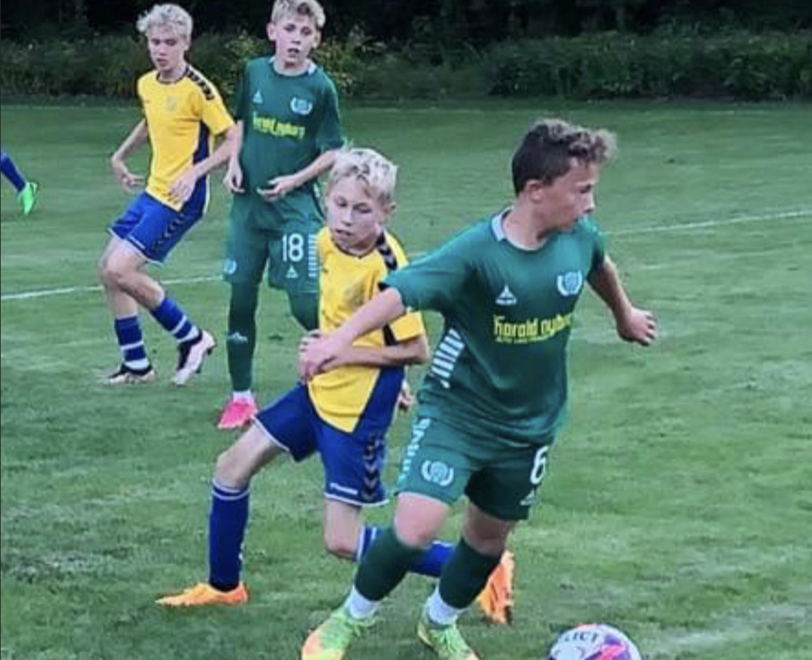 Rosenhøj BK brillerer med storsejr: “Fra første fløjt sad vi tungt på kampen“