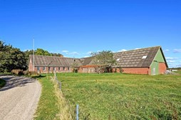 Bækbyvej 7 og 1 anden boliger er kommet til salg denne uge i Vemb - se boligerne her.