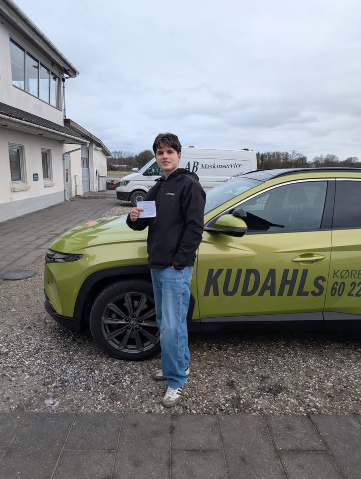 Jannik har fået sit kørekort hos Kudahls Køreskole