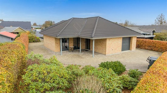 Valmuevej 1 til salg for 2,2  mio. kroner - Se 5 andre boliger til salg i Brønderslev Kommune