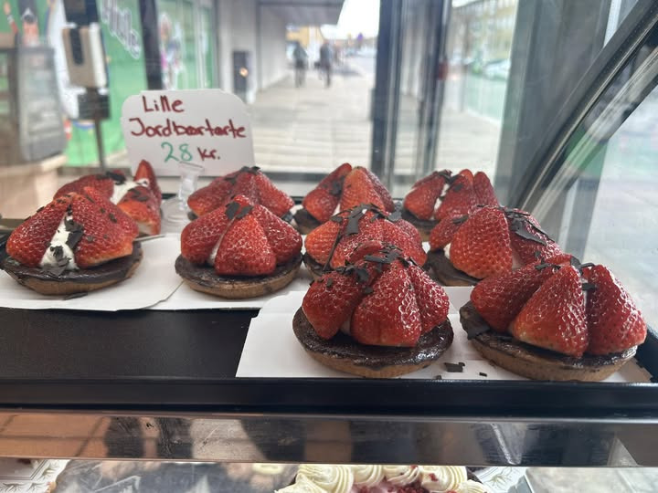 Nordbyens Bageri introducerer jordbærkagen som et mindre alternativ til jordbærtærten