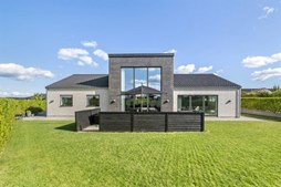 Top 6 over dyreste boliger til salg i Solbjerg. Priser op til 8.195.000 kr