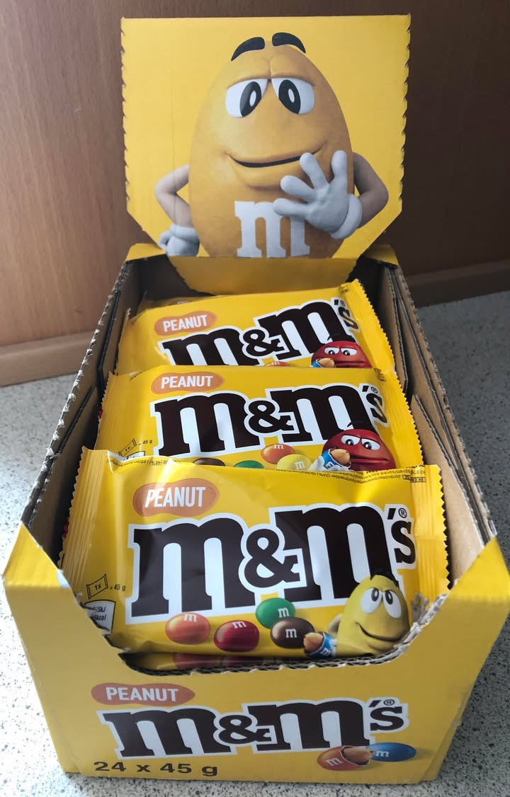 Lækre M&M peanuts til halv pris hos Min Købmand Øster Bjerregrav
