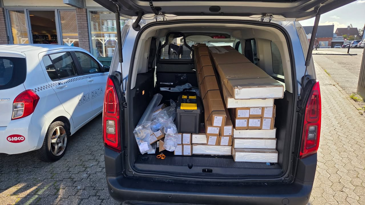 Høj Data ApS klar til travle dage med montering af 103 plissegardiner i Viborg