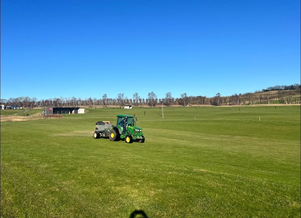 StensballeGaard Golfklub forbedrer spilleoverfladerne for bedre golfoplevelser året rundt