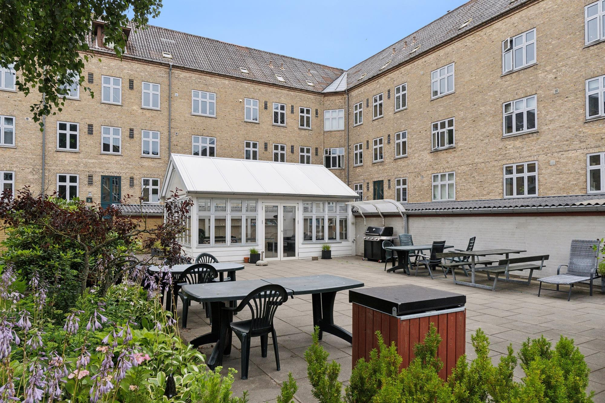 Hyggelig, velplaceret andelsbolig i sund og veldrevet andelsforening