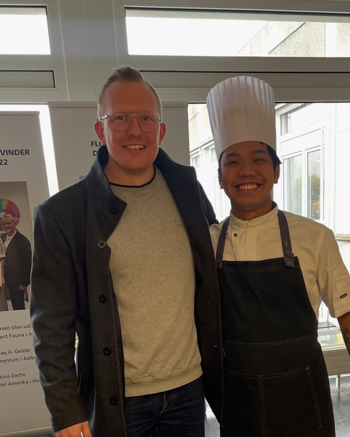 Café Bryggen fejrer kokkeelev France som nyudlært kok