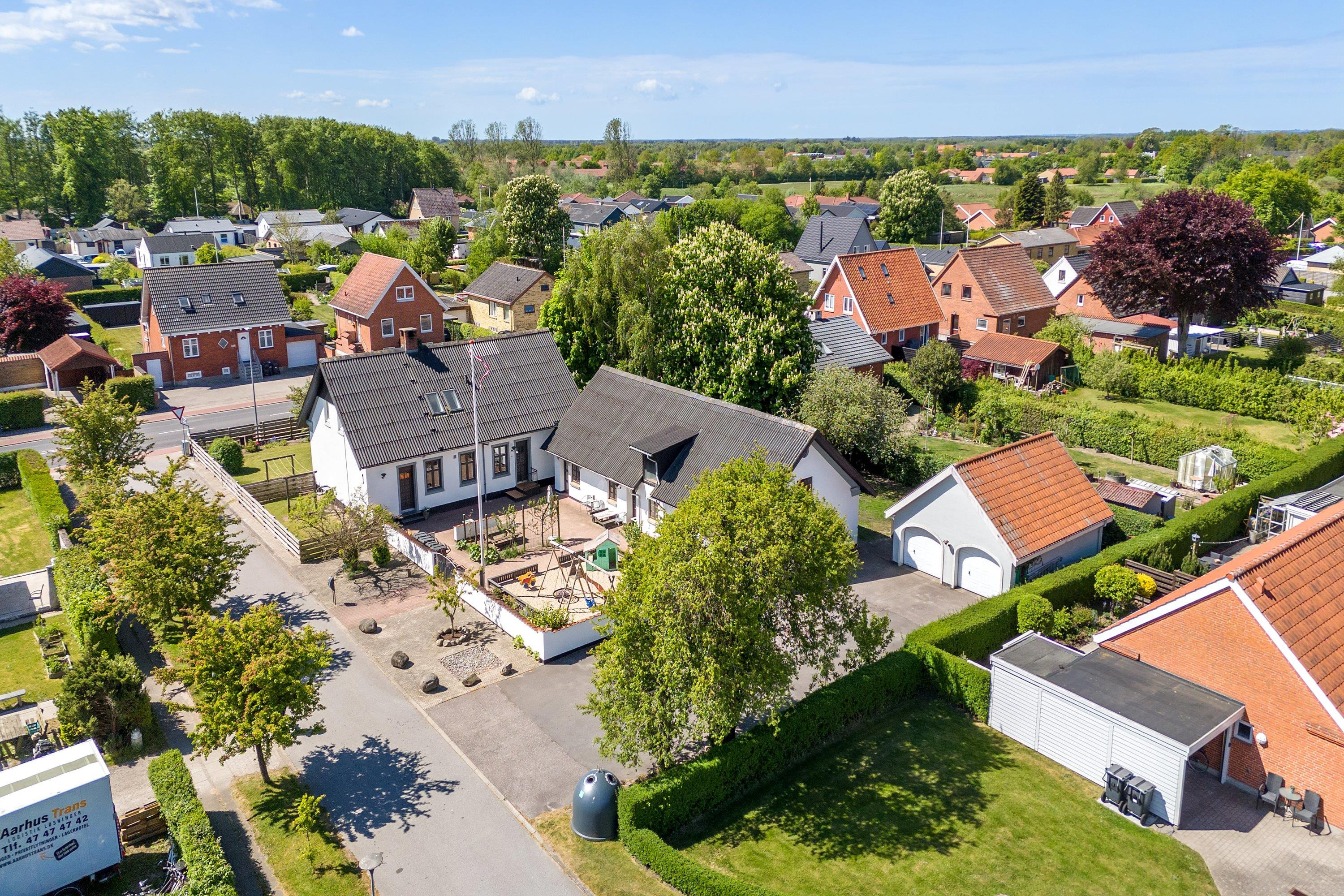 Rummelig villa med charme og mange muligheder midt i Brønderslev