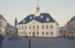 Gensynsglæde i bylivet i forbindelse med den delvise genåbning