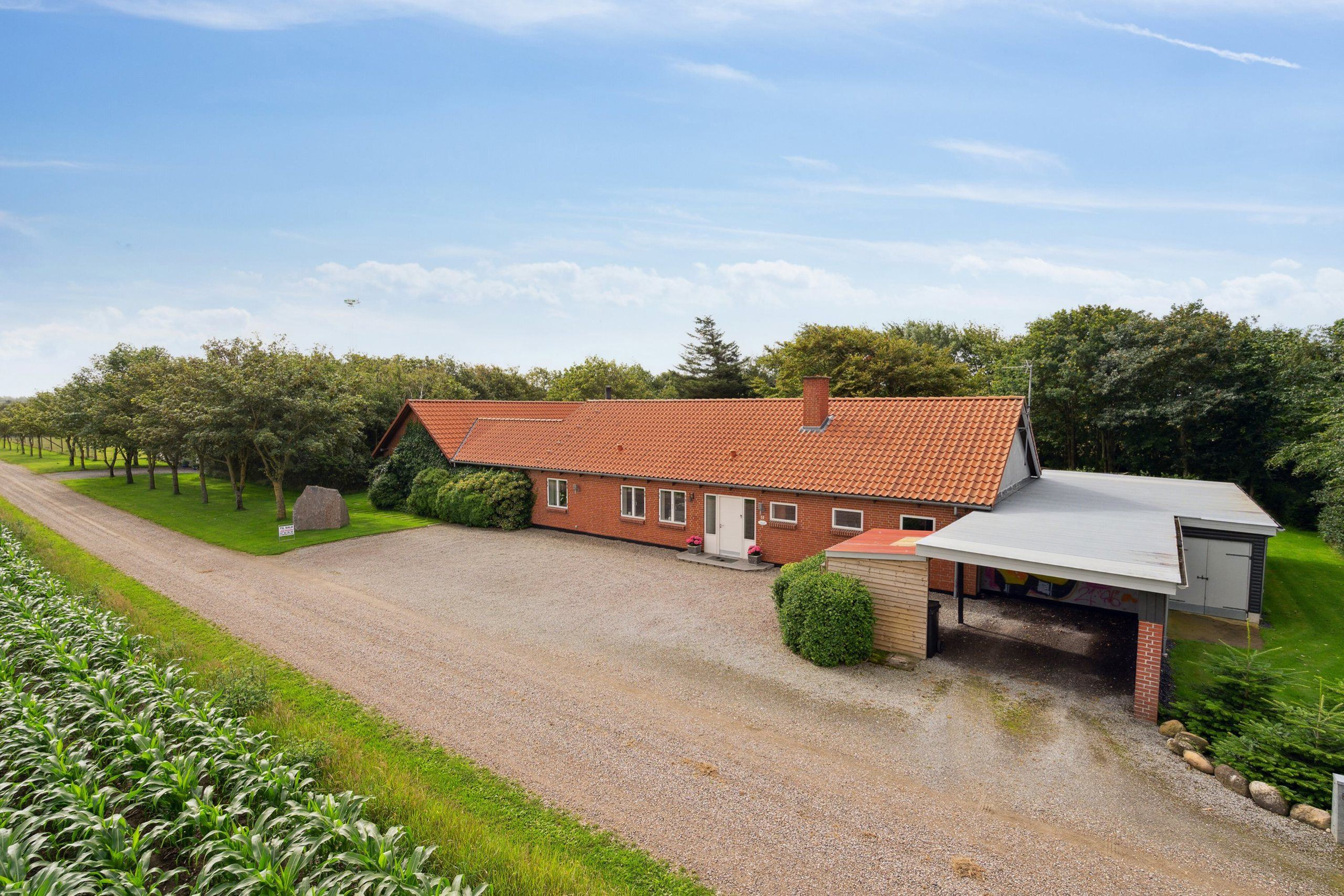 Lundvej 42 til salg for 2,0  mio. kroner - Se 5 andre boliger til salg i Bøvlingbjerg