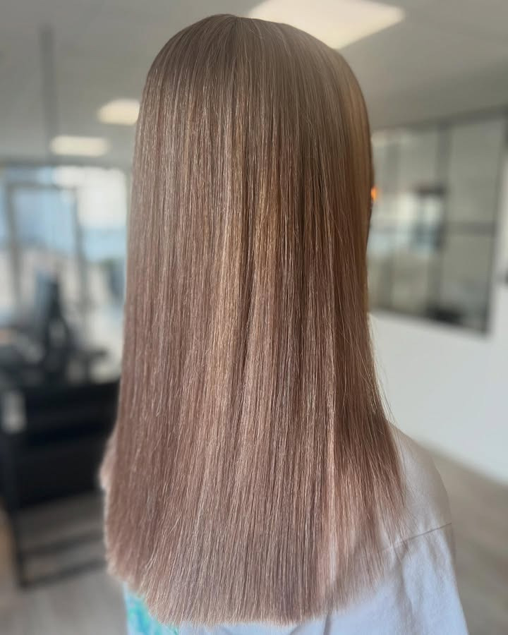 BØGVAD hjælper kunde med at genfinde hendes naturlige hårfarve