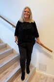 Only Curves præsenterer elegant ny blomstret velourbluse fra Kaffe Curve