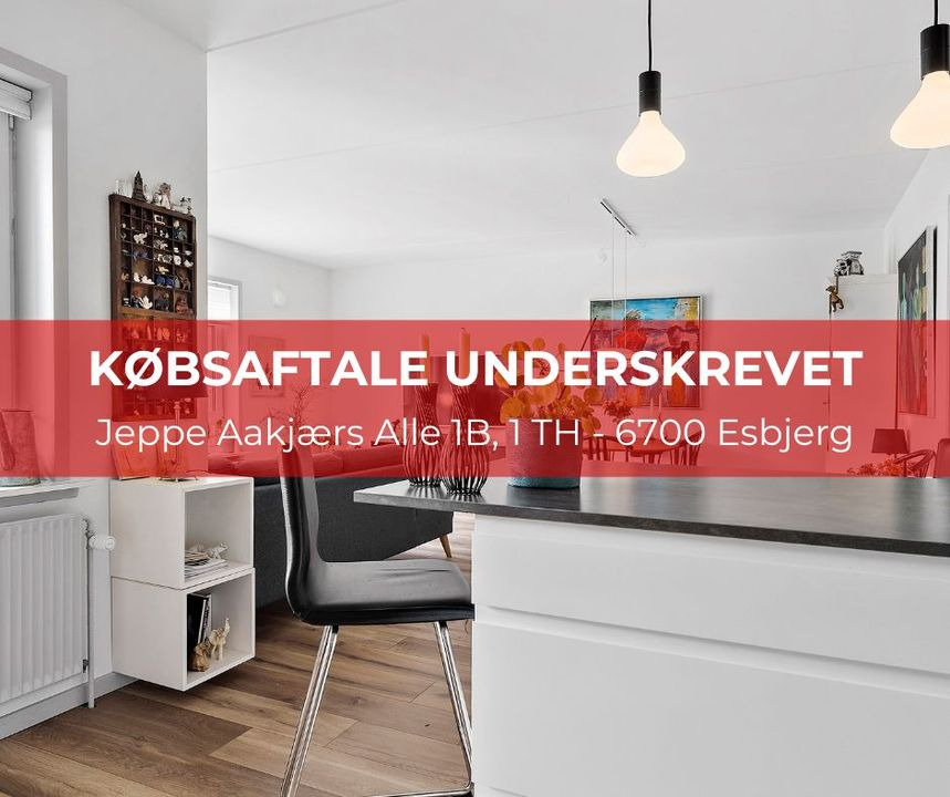 Købsaftale underskrevet: RealMæglerne Esbjerg fejrer salg af andelsbolig på Jeppe Aakjærs Alle