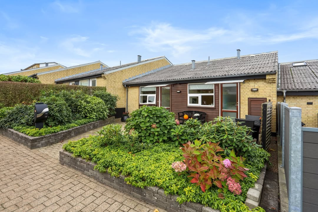 Mæglerhuset Aalborg annoncerer ny pris på hyggeligt rækkehus i Vejgaard