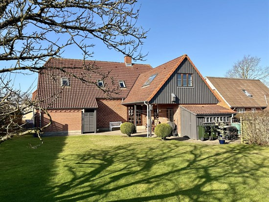 Top 6 over dyreste boliger til salg i Stouby. Priser op til 9.995.000 kr