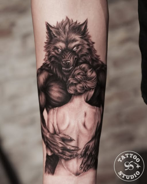 Tattoo Studio 96 pr&#xE6;senterer dramatisk tatovering af varulv og kvinde af Alexys