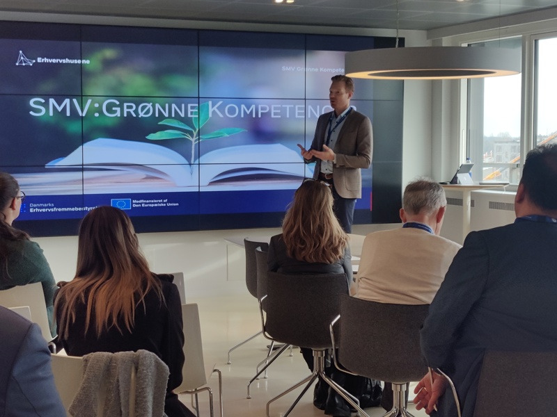 Endnu en god morgenbriefing for virksomheder blev afholdt i DOLL