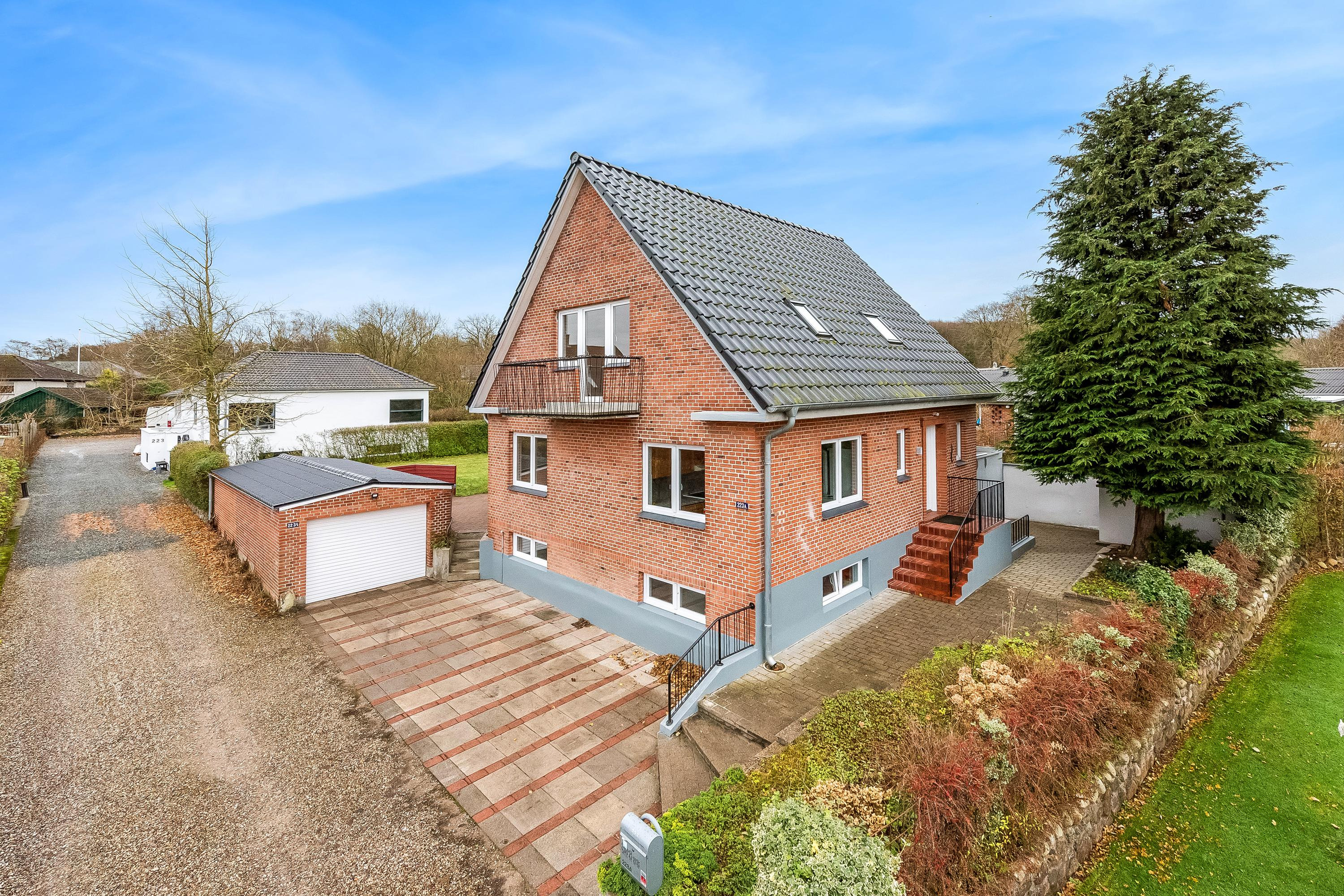 Charmerende Murmestervilla med Moderne Opdateringer og Plads til Drømme